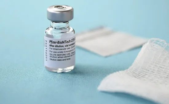 Canada là nước đầu tiên cấp phép vaccine Pfizer cho trẻ trên 12 tuổi