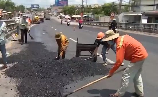 Hậu Giang: Khắc phục sụt lún các mố cầu trên quốc lộ 1A