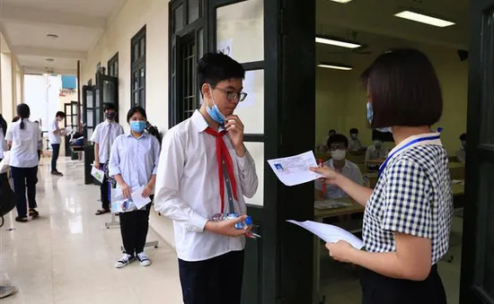 Sáng nay, hơn 93.000 thí sinh Hà Nội dự thi vào lớp 10