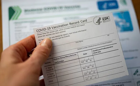 FBI: Mua bán thẻ chứng nhận tiêm vaccine COVID-19 giả có thể bị phạt tù
