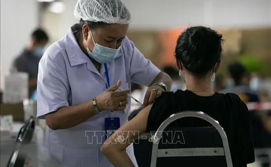 Lào tiêm vaccine Sinopharm cho người trên 60 tuổi