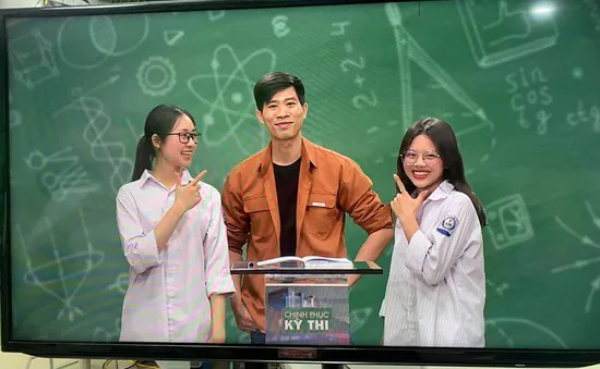 Gặp thầy dạy Hoá ‘vạn trò mê’ của Chinh phục kỳ thi trên VTV7