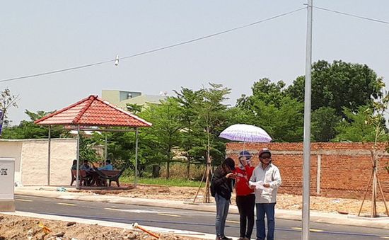 Giá đất “xì hơi”, thị trường gần như "đóng băng"