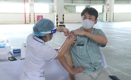 Hà Nội triển khai 30 điểm tiêm vaccine COVID-19 lưu động tại các khu công nghiệp trên địa bàn Đông Anh