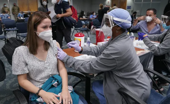 "Nóng hổi" cạnh tranh "du lịch tiêm vaccine" thu hút du khách ở nhiều nước trên thế giới