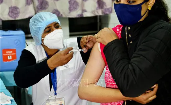 Công thức vaccine "ấm" có khả năng ứng phó với mọi biến thể