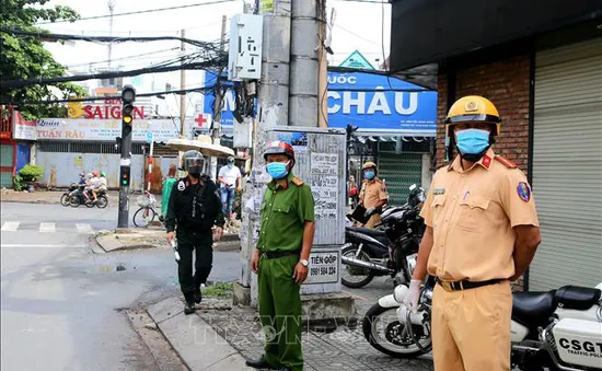 Nhiều cán bộ công an, người dân phải đi cách ly sau khi bắt tử tù mắc COVID-19