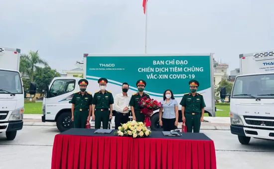 Bàn giao xe lạnh vận chuyển vaccine cho chiến dịch tiêm chủng 2021 - 2022