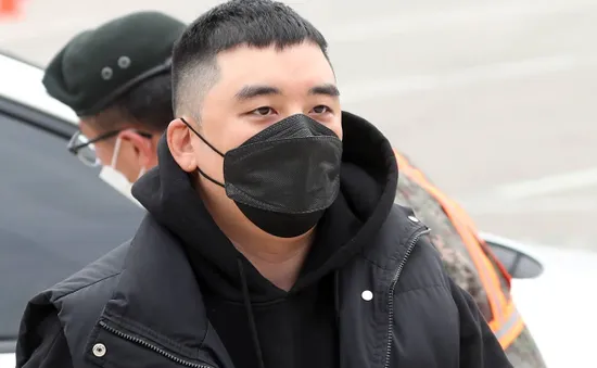 Seungri đối mặt 5 năm tù vì bê bối tình dục, cờ bạc