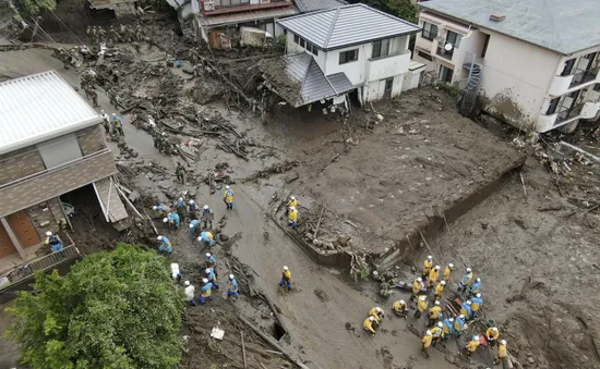 Lực lượng cứu hộ Nhật Bản nỗ lực tìm kiếm 24 người còn mất tích trong vụ lở đất kinh hoàng