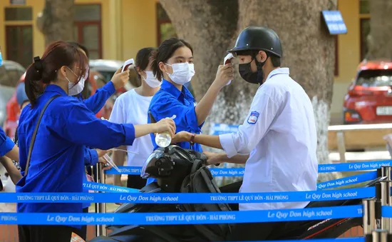 Tiếp nhận, tạo điều kiện học tập cho học sinh về cư trú tại địa phương