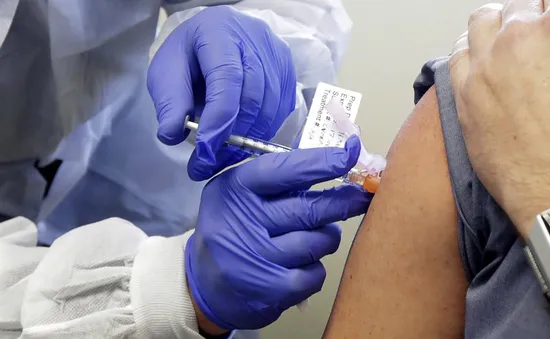 Vaccine ngừa COVID-19 - “Cỗ máy in tiền” cho các hãng dược