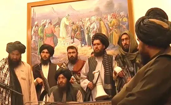 Taliban chiếm quyền kiểm soát Afghanistan - Sự hiện diện của Mỹ kết thúc