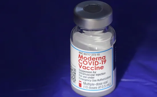 Anh cấp phép dùng vaccine của Moderna cho trẻ em từ 12 - 17 tuổi