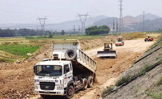 Linh hoạt giải pháp, không để giải ngân vốn đầu tư công “dậm chân tại chỗ”