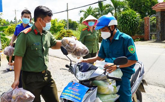 Người dân TP. Tân An (Long An) chỉ ra ngoài tiêm vaccine hoặc xét nghiệm COVID-19