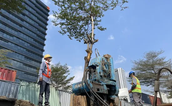 Tạm dừng thi công công trình trong “vùng đỏ”