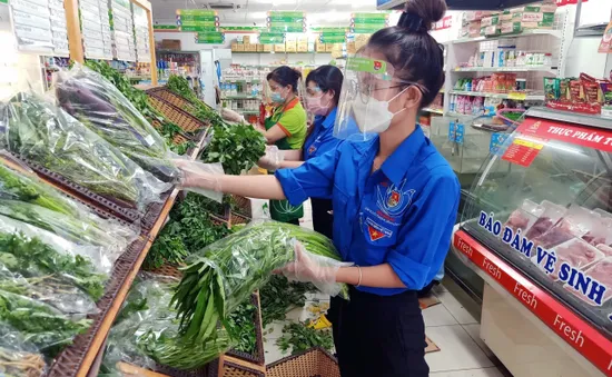 TP Hồ Chí Minh: Siêu thị quá tải đơn hàng