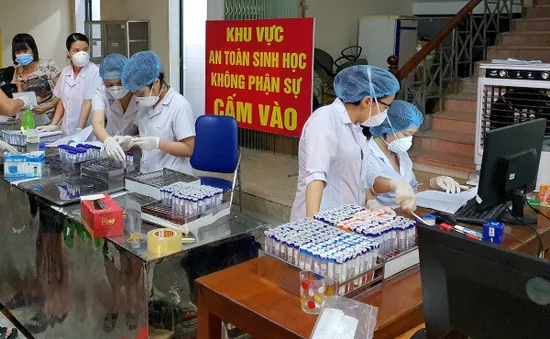 Hơn 30 ca mắc COVID-19 sau xét nghiệm sàng lọc diện rộng ở TP Vinh