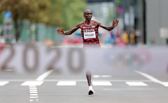 Eliud Kipchoge bảo vệ thành công HCV marathon Olympic