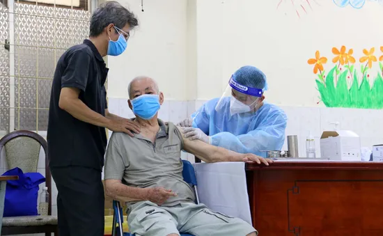Tiêm thần tốc, TP Hồ Chí Minh lo thiếu vaccine COVID-19 sau 9/8