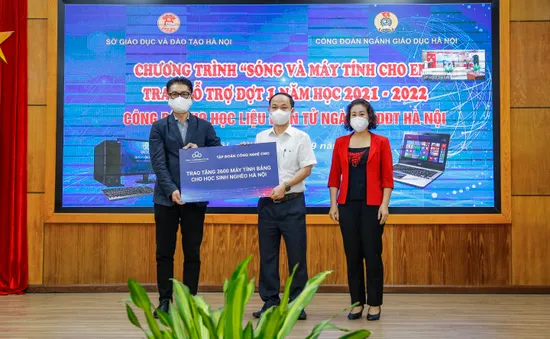 Sóng và máy tính cho em: 3.600 máy tính bảng dành tặng học sinh khó khăn