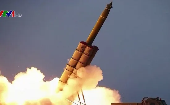 Triều Tiên phóng hai tên lửa đạn đạo ra biển Nhật Bản