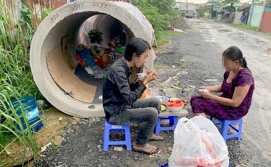 Công an thông tin về đôi nam nữ sống trong ống cống vì không còn nơi trọ