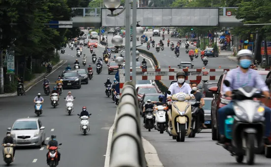 Hà Nội nhộn nhịp trở lại trong ngày đầu dỡ bỏ 39 chốt kiểm soát dịch