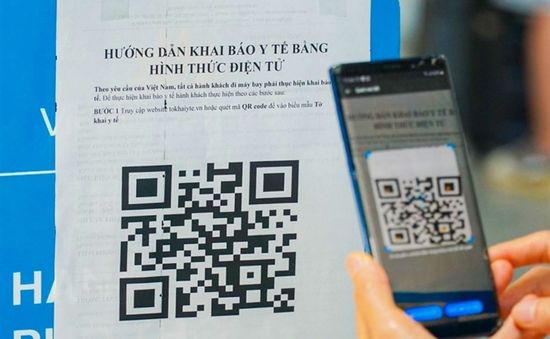 Người dân Hà Nội đã dần quen với quét mã QR