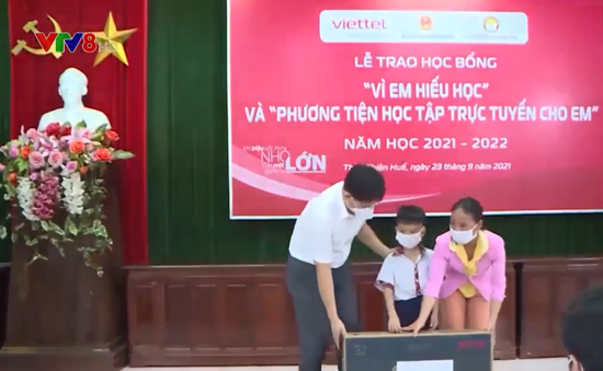 Thừa Thiên Huế trao học bổng "Vì em hiếu học"