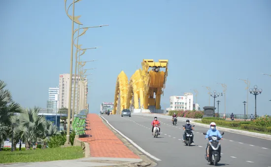 Hàng loạt tỉnh, thành phố công bố cấp độ thích ứng an toàn dịch COVID-19