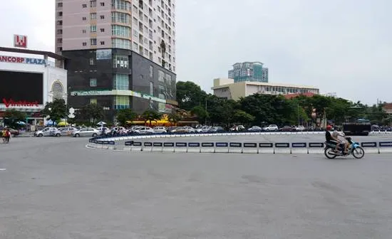 Hà Nội thi công thu hẹp vỉa hè, mở rộng đường Trần Đăng Ninh