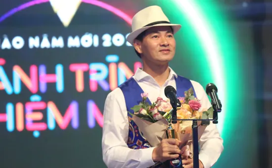 NSƯT Xuân Bắc bất ngờ khi giành giải Nghệ sĩ ấn tượng tại VTV Awards 2021