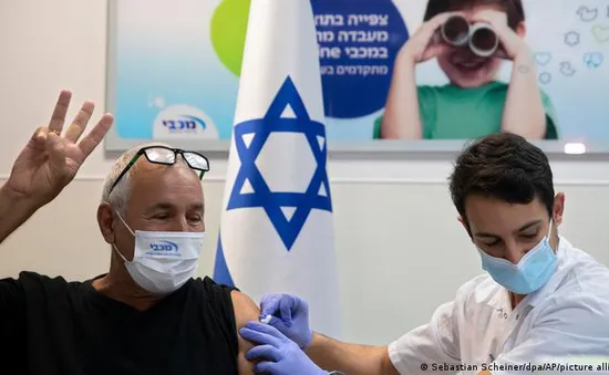 Israel: Mũi tiêm vaccine COVID-19 thứ tư tăng cường kháng thể gấp 5 lần