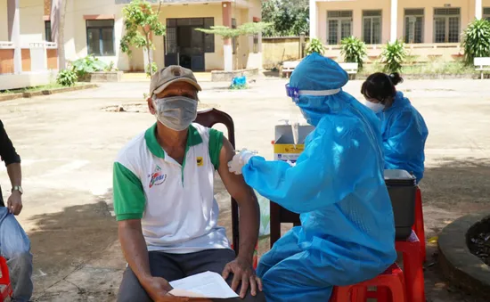 TP. Buôn Ma Thuột thành lập các đội tiêm lưu động đến từng nhà tiêm vaccine cho người dân