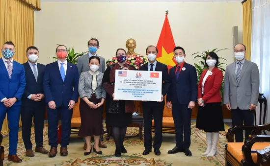 Việt Nam ủng hộ Hoa Kỳ khắc phục hậu quả các trận bão lốc
