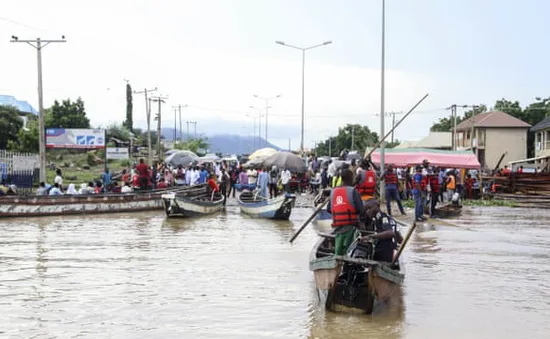 Số người tử vong trong vụ lật thuyền ở Nigeria tăng lên 76