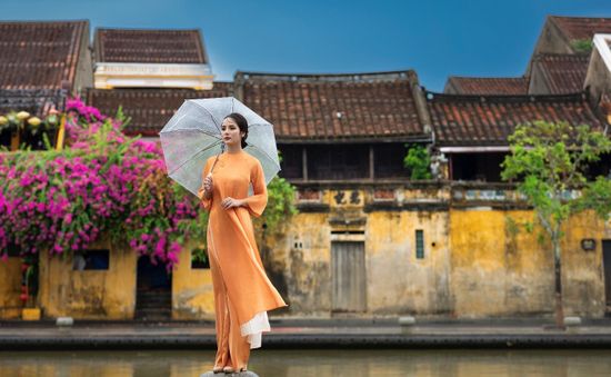 Đốn tim trước vẻ đẹp của Hoa khôi Hà Nội qua tà áo dài truyền thống