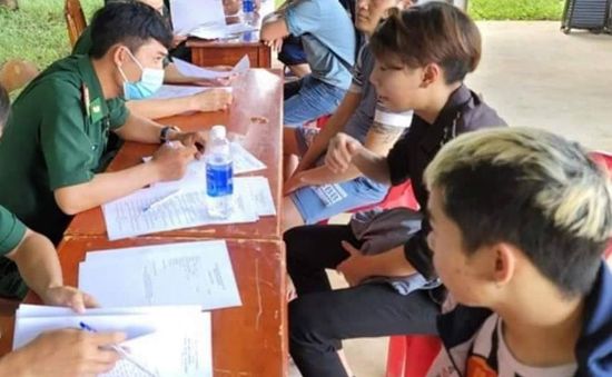 Tiếp nhận 171 lao động Việt Nam từ Campuchia về nước