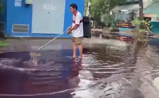 Nước có màu lạ sau mưa lớn ở TP Hồ Chí Minh: Kiểm tra, rà soát các cơ sở sản xuất xả thải