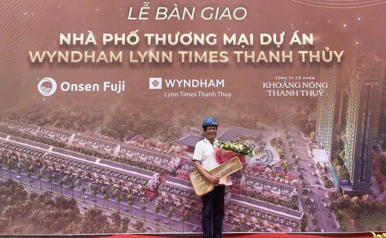 Tưng bừng bàn giao nhà phố thương mại Wyndham Thanh Thủy