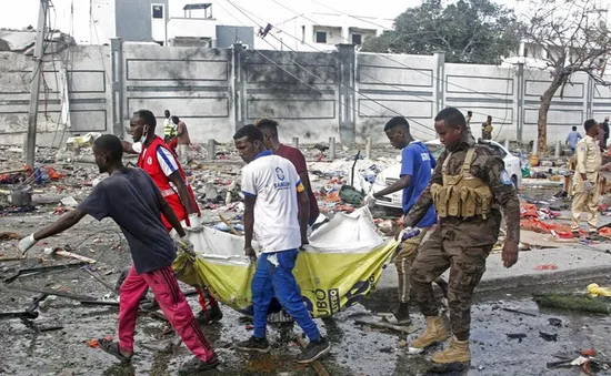 Đánh bom kép nhằm vào trụ sở Bộ Giáo dục Somalia, hàng chục người thương vong