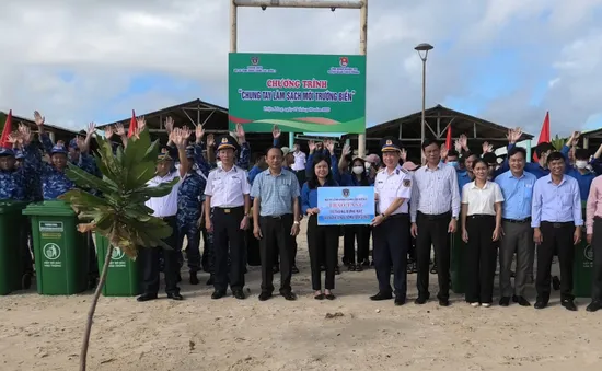 Phát động chương trình “Chung tay làm sạch môi trường biển”