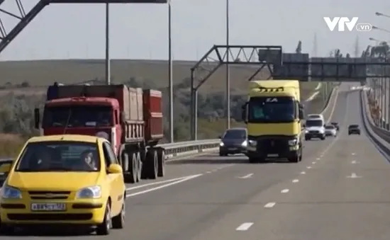 Khôi phục giao thông trên cầu Crimea sau vụ nổ