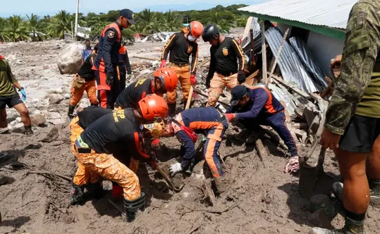 Bão Nalgae ở Philippines: Số người tử vong tăng lên 110, Tổng thống Marcos đi thị sát