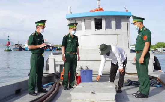 Bắt giữ tàu vận chuyển 18.000 lít dầu DO không rõ nguồn gốc
