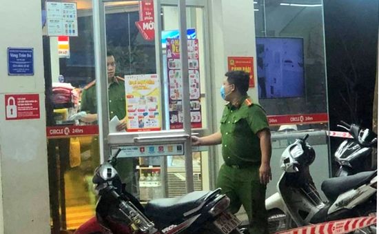 Hà Nội: Phát hiện thi thể nam giới trong nhà vệ sinh cửa hàng tiện ích