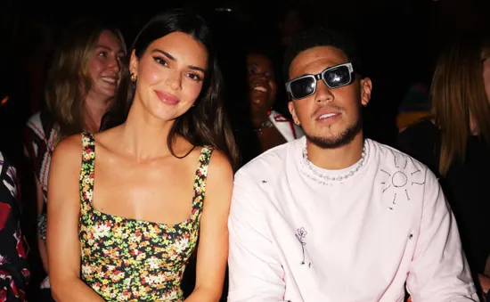 Kendall Jenner bí mật chia tay với ngôi sao bóng rổ Devin Booker