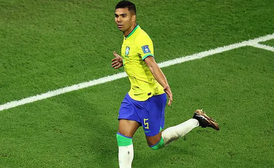 Fan Brazil ngất ngây vì siêu phẩm của Casemiro